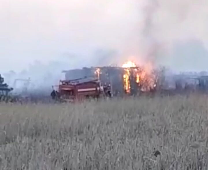 В деревне Новобородино сгорели две нежилые постройки