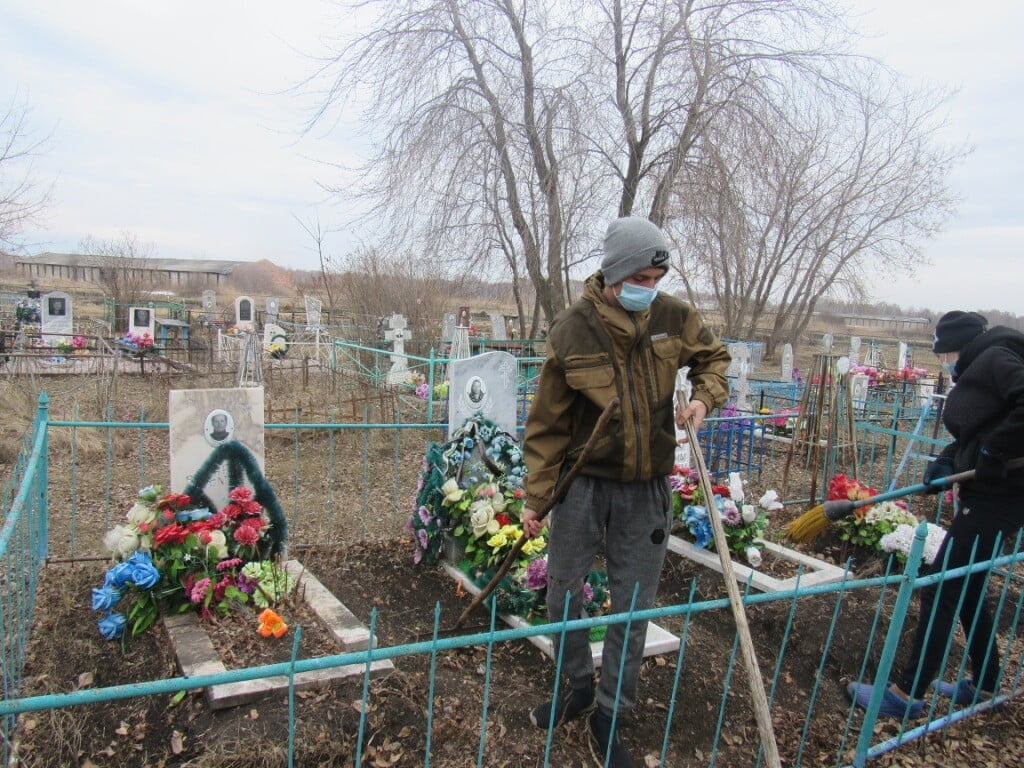 Школьники из Владимировского почтили память ветеранов