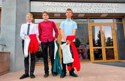 Школьники из Убинского района получили паспорта в Правительстве региона