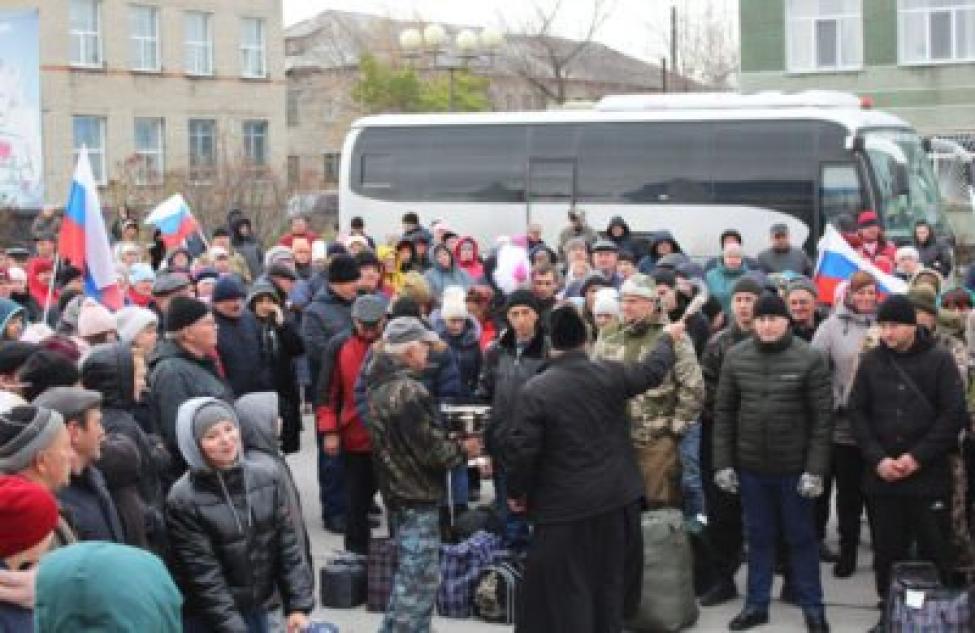 Мобилизованные земляки уехали Родину защищать