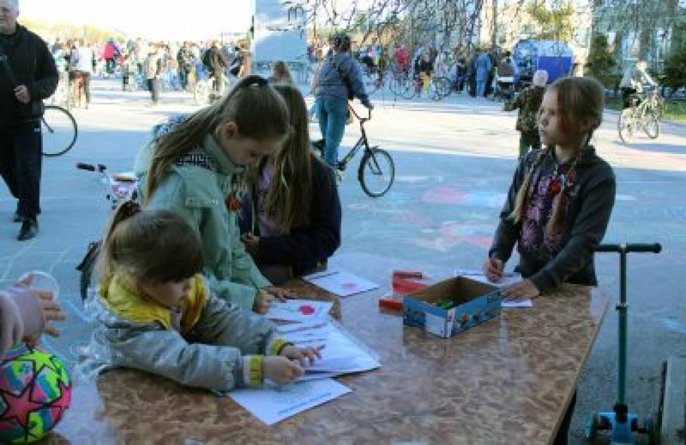 Цветы Победы украсили площадь райцентра