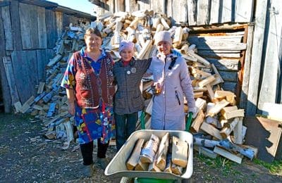 Помогать старшим важно и нужно