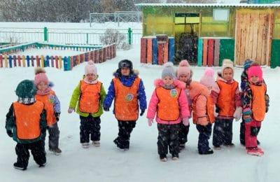 Малыши знают, как по улице шагать