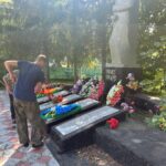 Владимировские школьники навели порядок у памятника