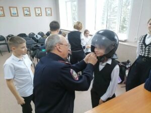 Убинские шестиклассники побывали на экскурсии в полиции