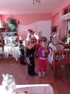 Круглоозёрские малыши узнали о быте в старинные времена