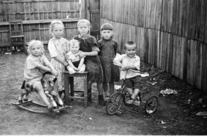 Сергей Бухтияров радует земляков фотографиями прошлого века