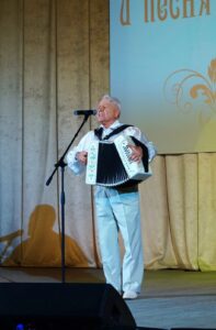 Убинская гармонь увлекла зрителей