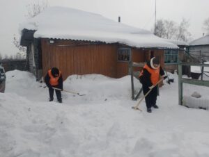 Пешковские «Лучики» помогли односельчанам справиться со снегом