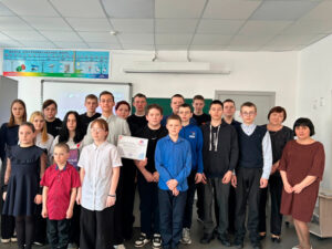 Вдохновляющая встреча во Владимировской школе: студент НГУЭУ поделился секретами студенческой жизни