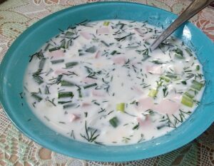 Окрошка: культовое блюдо русской кухни и секреты его правильного приготовления