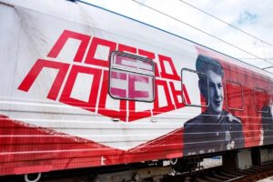«Путешествие во времени»: тысяча новосибирцев посетили «Поезд Победы» в первый день его работы