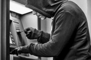 Банк заблокировал перевод: что делать по шагам