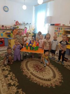 «Тополята» построили театр для Буратино